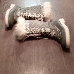 Justice gray, silver glitter size 6 medium